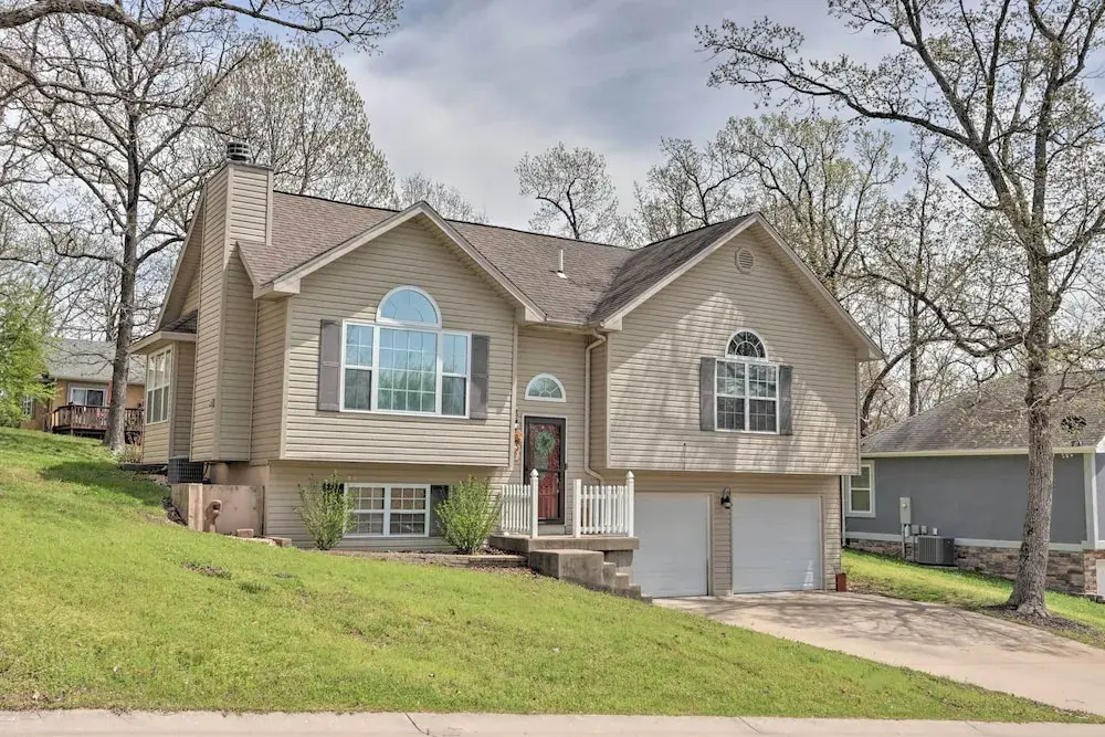 < 1 Mi to Marina: Family-friendly Osage Beach Home
