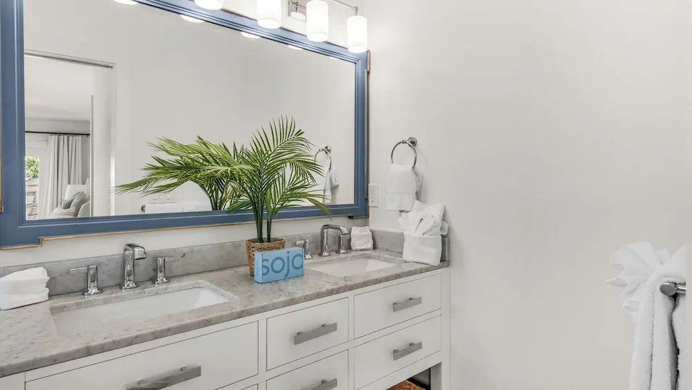 4 Minutes to the Beach! Cute & Coastal With Room for 9
