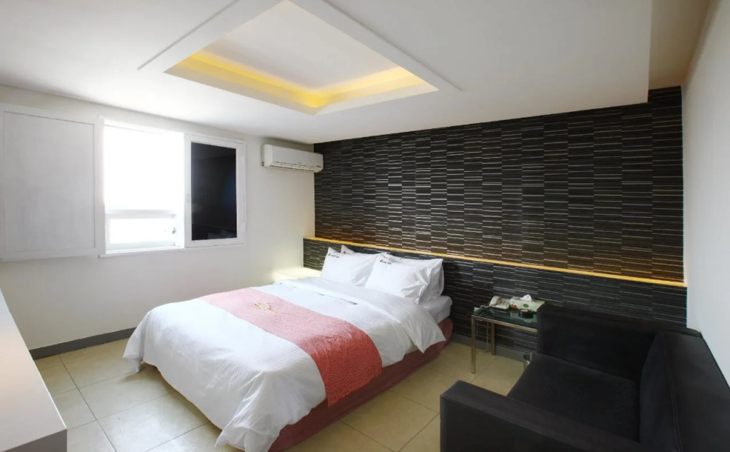 Q Hotel