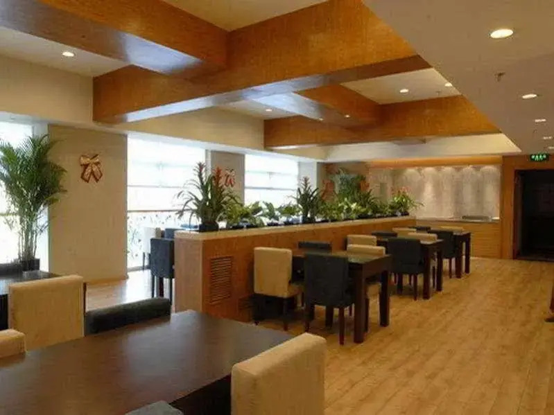 Ramada Plaza Peace Shanghai