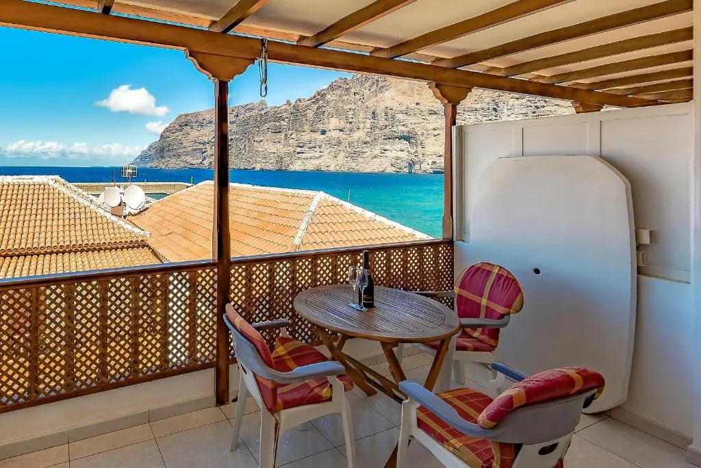 First line beach front 2 bedroom apartment Los Gigantes