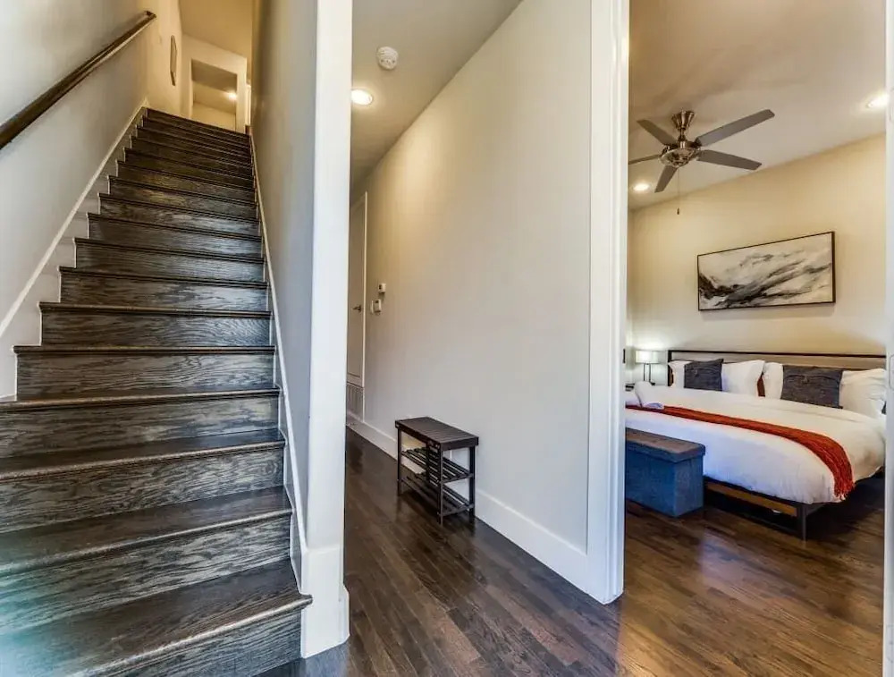 Cozysuites Uptown 3BR King Beds Skyline View