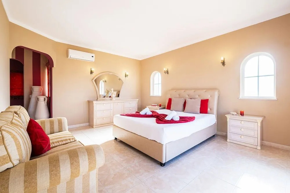 Villa San Juan - Refúgio tranquilo com piscina aquecível e jardim em Carvoeiro