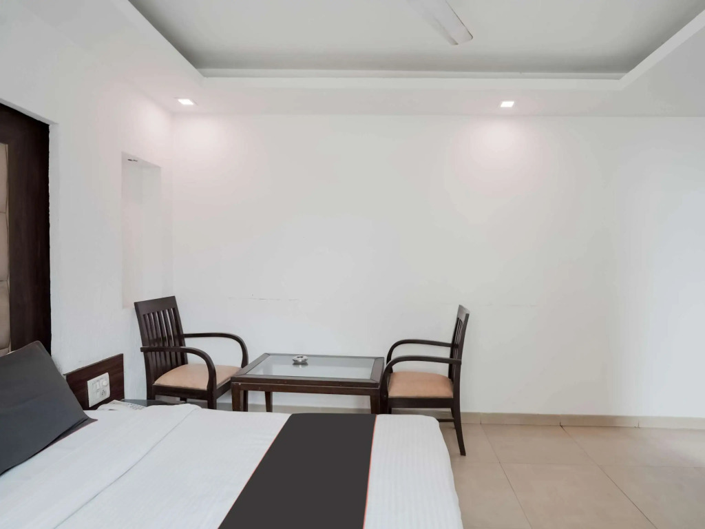 Oyo 79847 Collection O Hotel LS