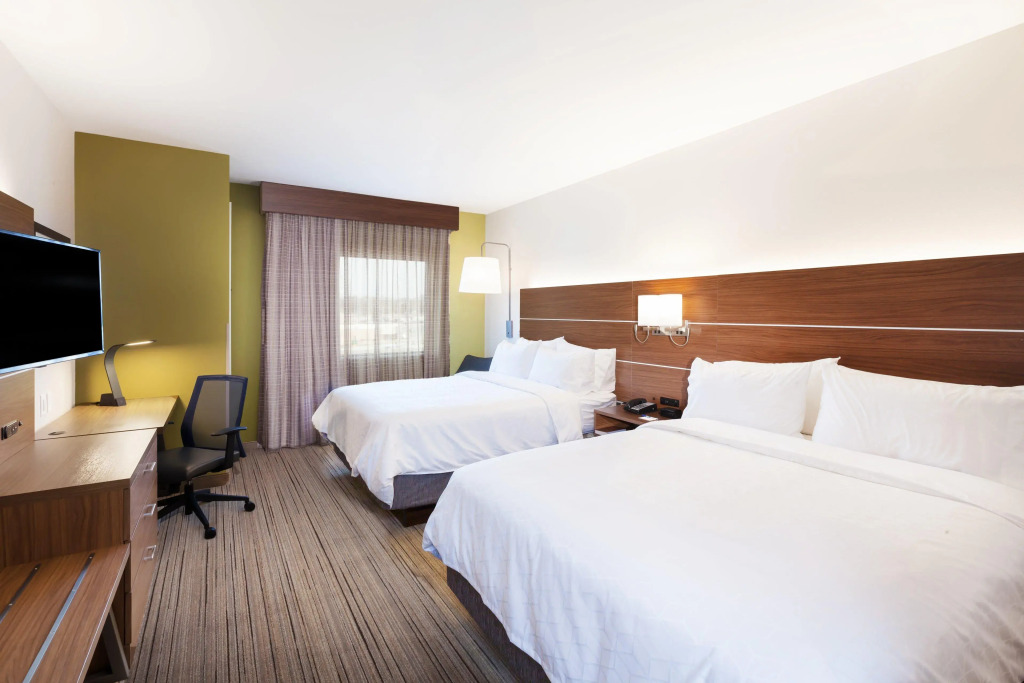Holiday Inn Express & Suites - Lenexa - Overland Park Area by IHG