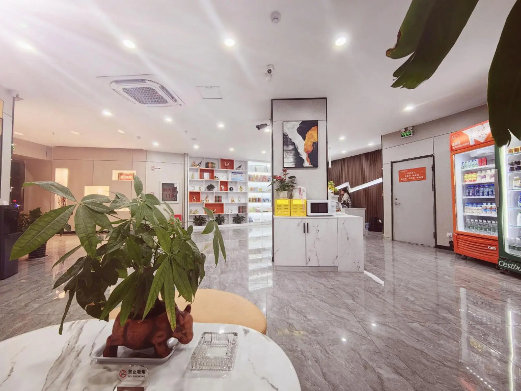 Home Inn UP Huaxuan Smart Travel Hotel (Donghai Pedestrian Street High-speed Railway Station)