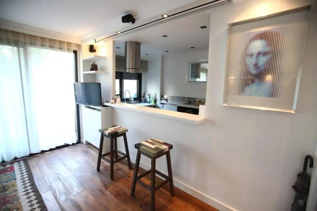 George Apartment in Neuilly