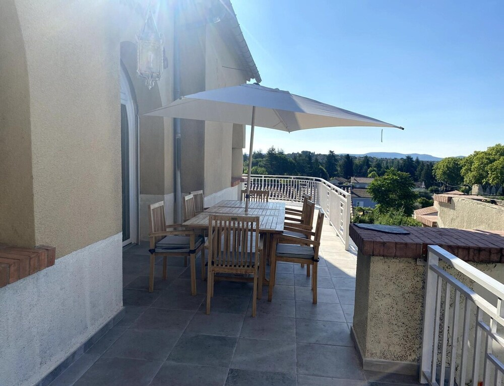 Magnificent Family Villa Near the Ceze River