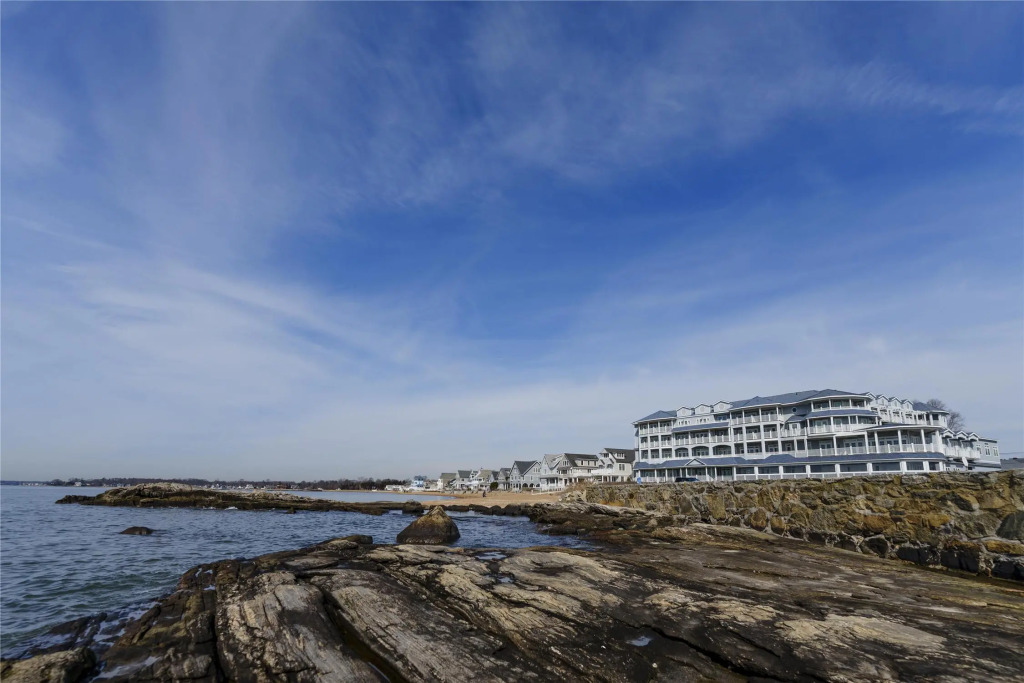 Madison Beach Hotel, Curio Collection by Hilton