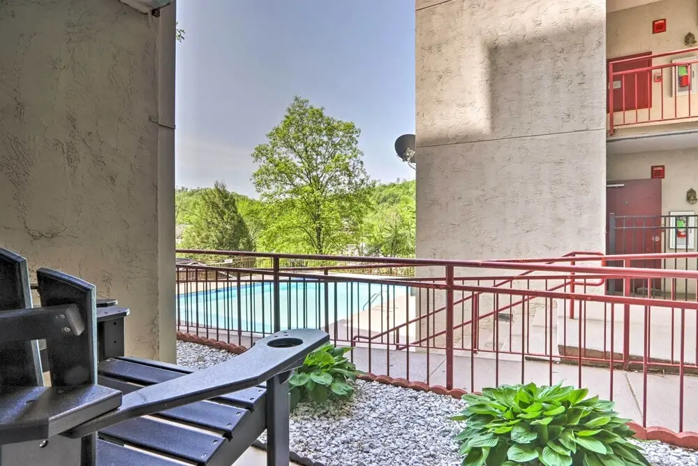 Walk Downtown! Gatlinburg Condo w/ Patio & Pool