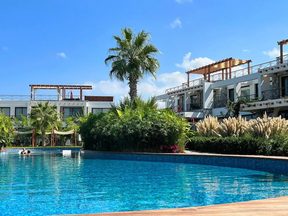 Modern and Luxurious Apartment in a Prime Resort