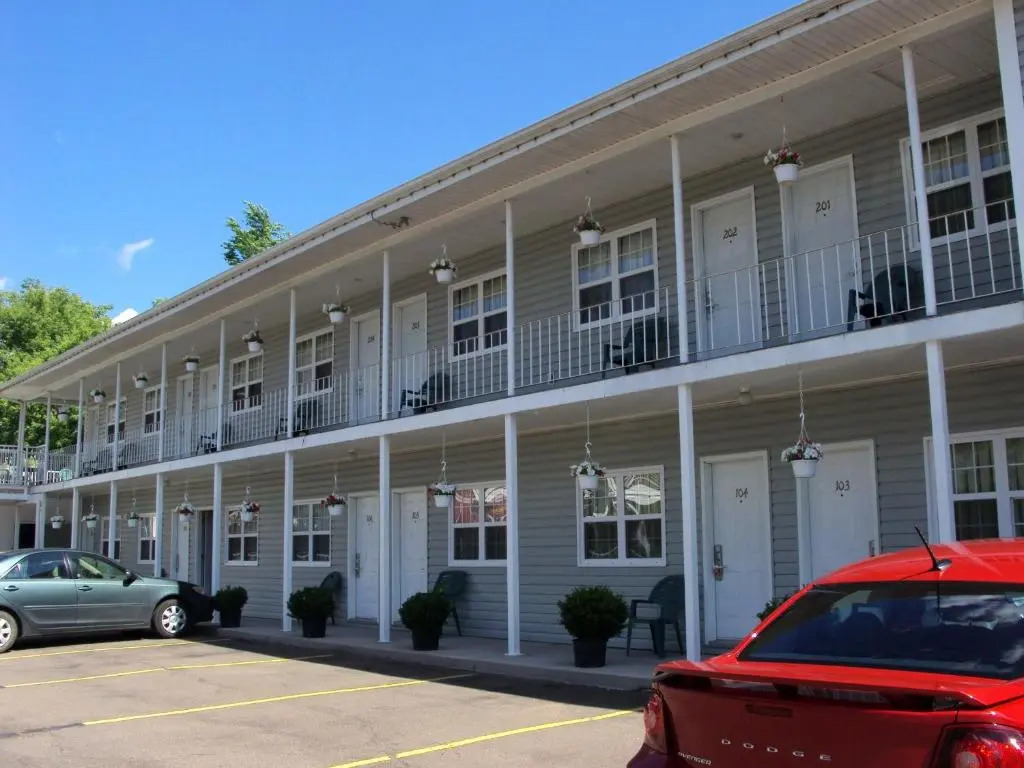 Midtown Motel & Suites
