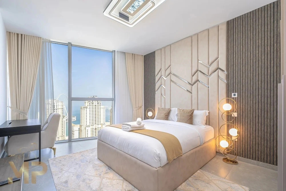 Marco Polo - Surreal Sea, Marina & Dubai Eye View on High Floor