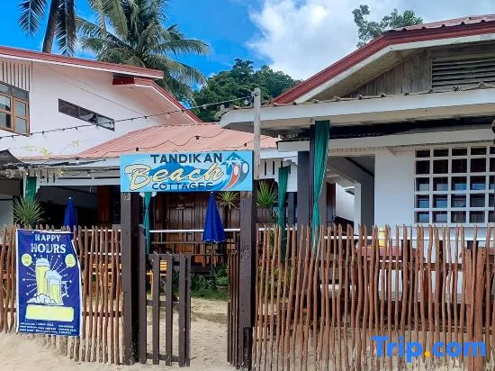 RedDoorz @ Tandikan Beach Cottages