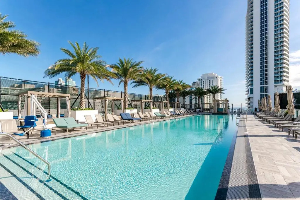 New2019 SW CornerSuite with WaterViews 9th Floor