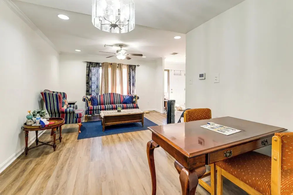 3 Mi to Dulles Airport: D.c. Area Townhome