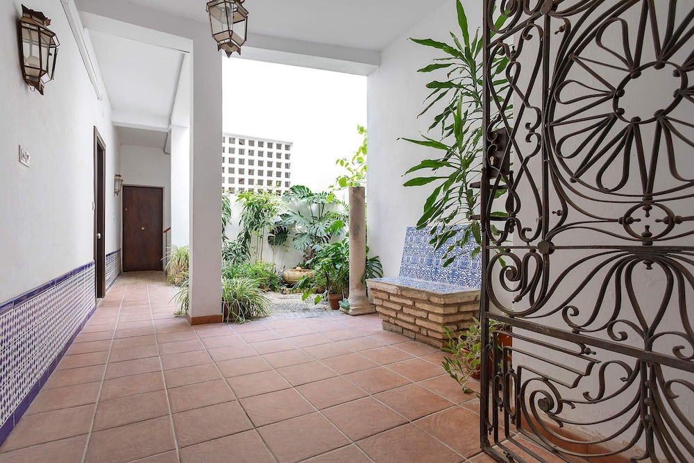 Exclusive apt in Cordoba Jewish Quarter. Almanzor