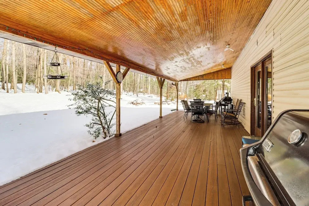 4 Mi to Camelback! Group-friendly Poconos Cabin