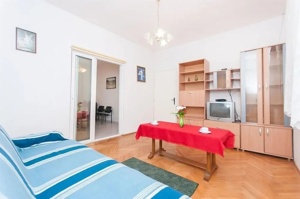 Zri - Low-cost and Spacious - A1