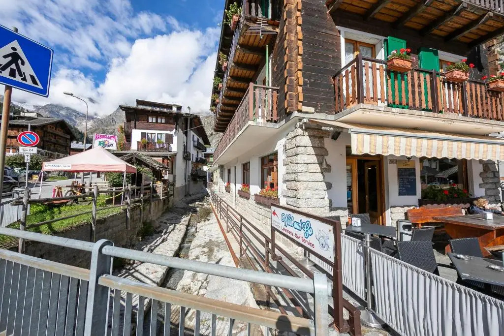 Monterosa Cozy Apartment 200m From Ski