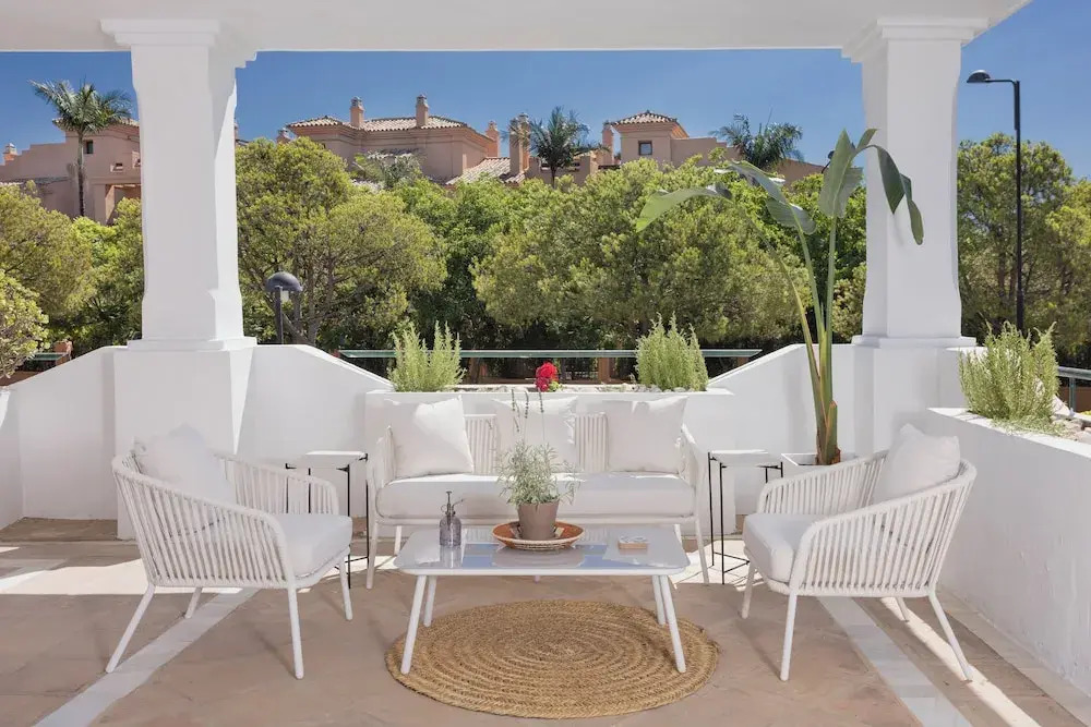 3 Bedroom, 3 Bathroom Beachside Apartment