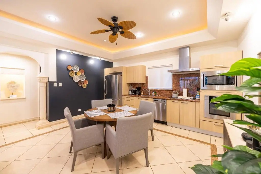 Bocaraca 2 - Luxury 2 BR Condo