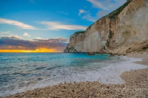 Paxos Fairytales Lovenest 2