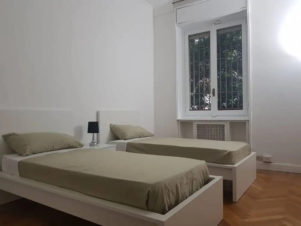 Exclusive 4 Bedrooms Apartment in Milan Center