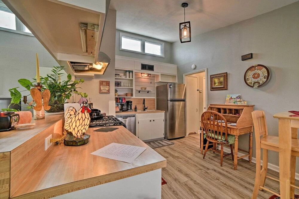 Coastal Escape w/ Yard, Walk 1 Mile to Texas A & M