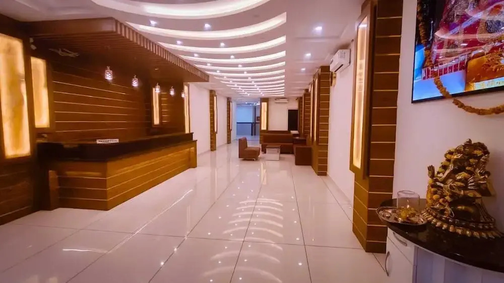 Hotel The Katra Avenue