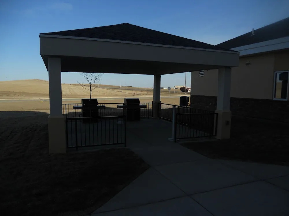 Homstay Suites