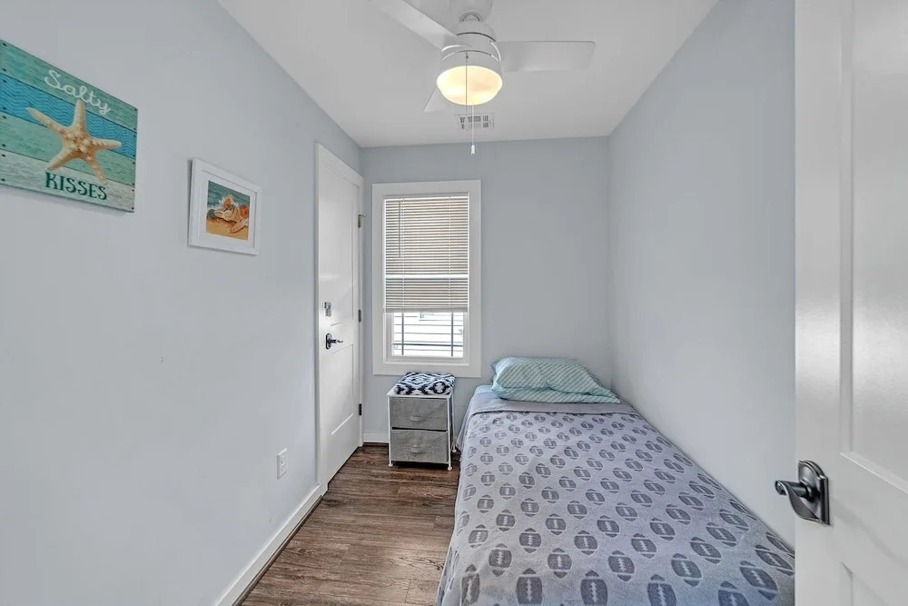 Cozy 3-br Retreat, Four Blocks To Beach & Boardwalk 3 Bedroom Home