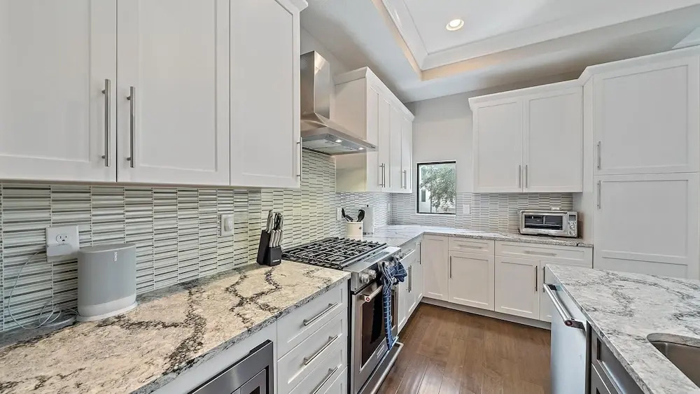 Cityscape Retreat 2 Bedroom Townhouse by RedAwning