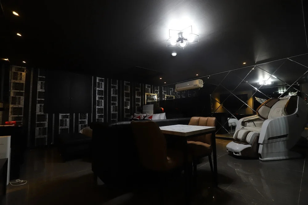 Gunsan JNK Classic Hotel - Gray