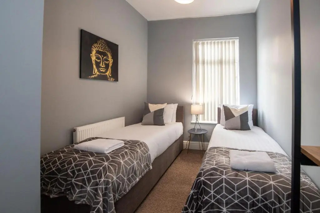 Large Contractor & Worker House - Free Parking - by ComfyWorkers