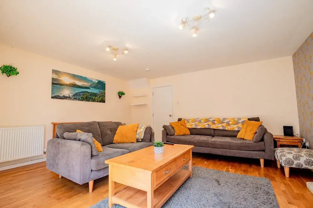 Host Stay Manfield Avenue