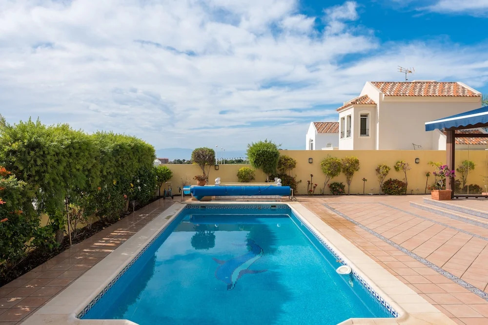 VILLA ALMENDRO! Bbq, HEATED Private Swimming Pool !
