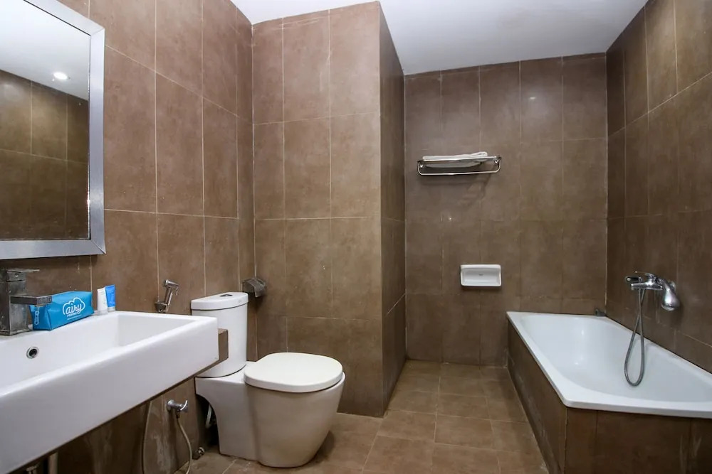 RedDoorz Plus near Hotel Benua Kendari