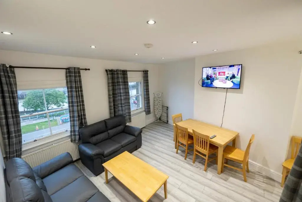 Entire Two Double Bedrooms Flat with River Yare View H6
