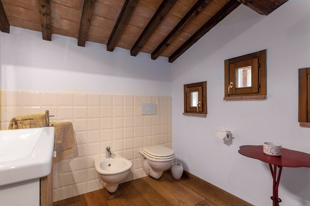 Villa Montegemoli by Toscana Bella