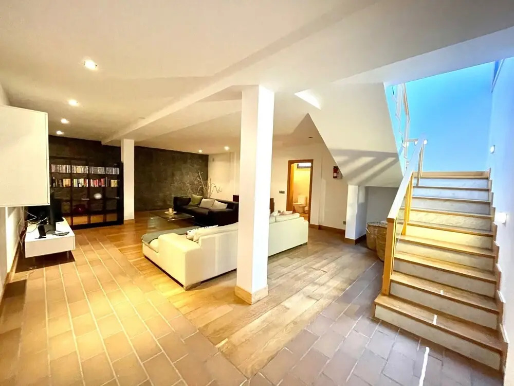 Villa Sleeps 6 with Pool Private & sauna