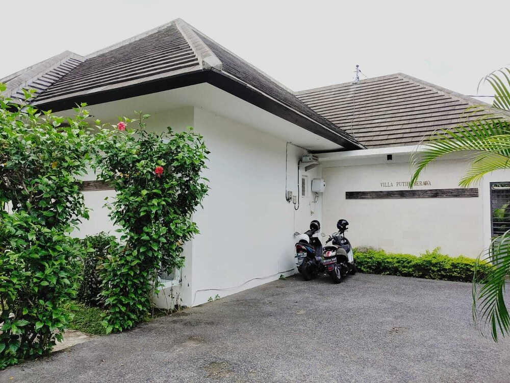 Villa Putih Berawa