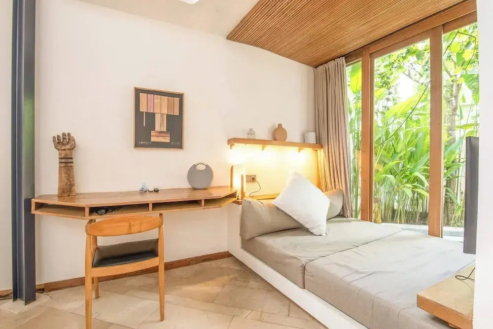 Chic 1-BR Villa with Pool, 4 Mins to Echo Beach