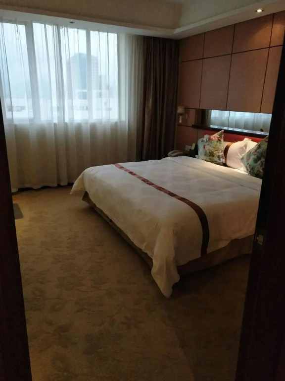 Longzhu Hotel