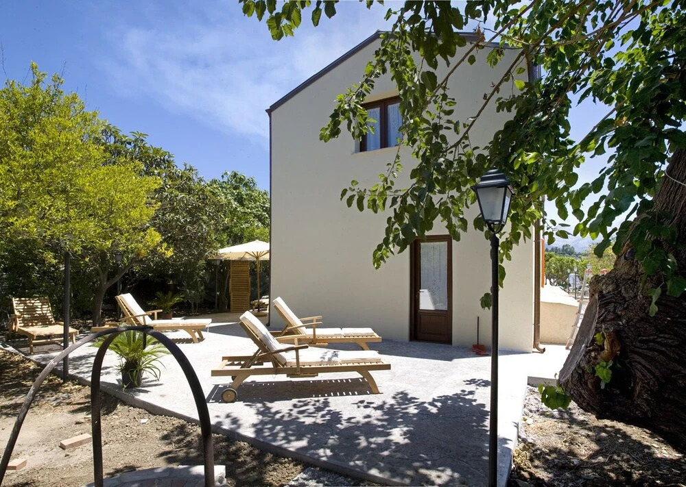 Villa Giardino Paradiso Cefalù con 13 posti letto e piscina riscaldata