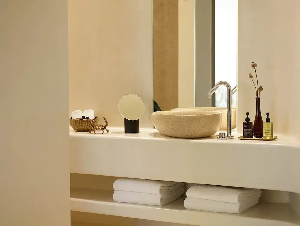 White Pebble Suites
