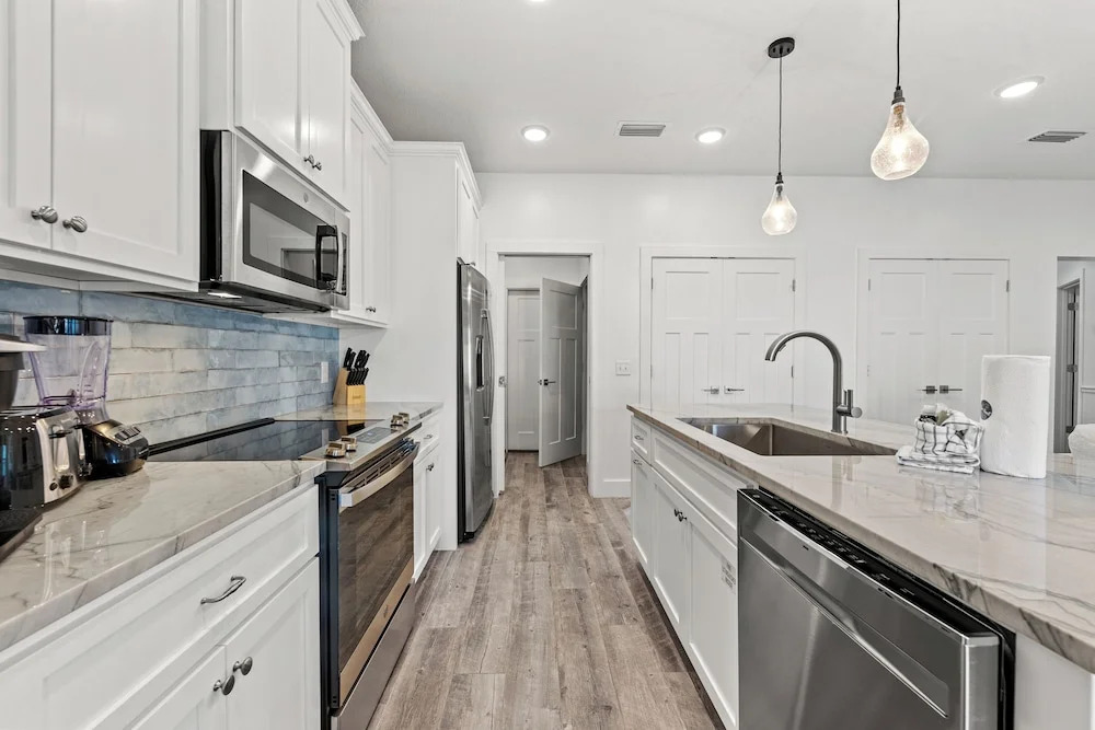 311 Le Grand Dr - Sunny Sands