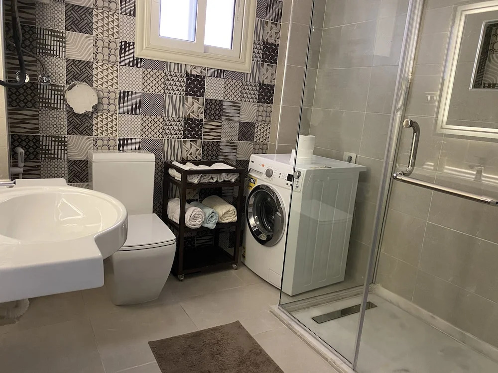 Nile View Apartment - Sleeps 4 & Balcony