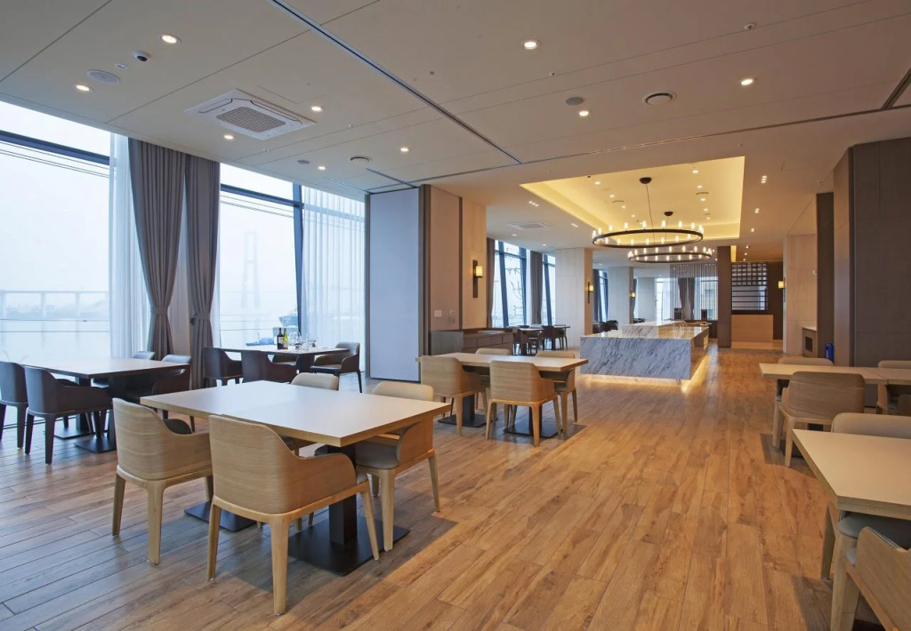 Gwangyang Lacky Hotel