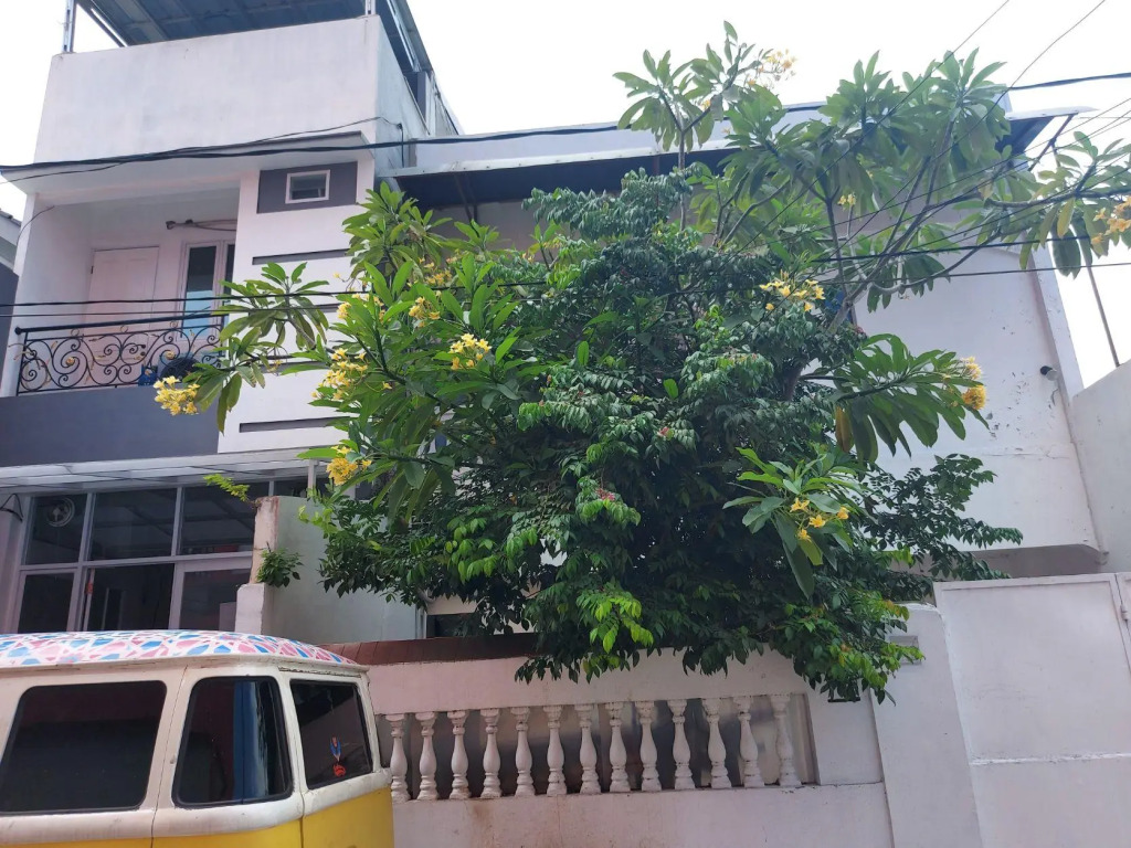 Eiffel Residence Cideng - Female Only